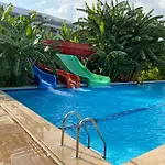 Iskele Courtyard Long דירה