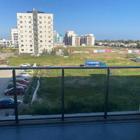 Iskele Courtyard Long דירה *