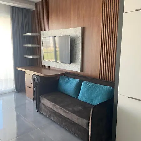 Iskele Courtyard Long דירה *