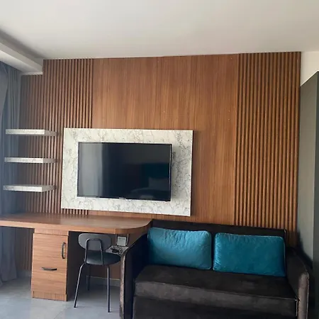 Iskele Courtyard Long